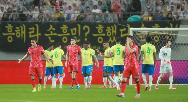 홍명보호 ‘충격’ 흥행도 참패, 티켓 4만 5600장 덩그러니…파라과이전 절반도 못 채운다