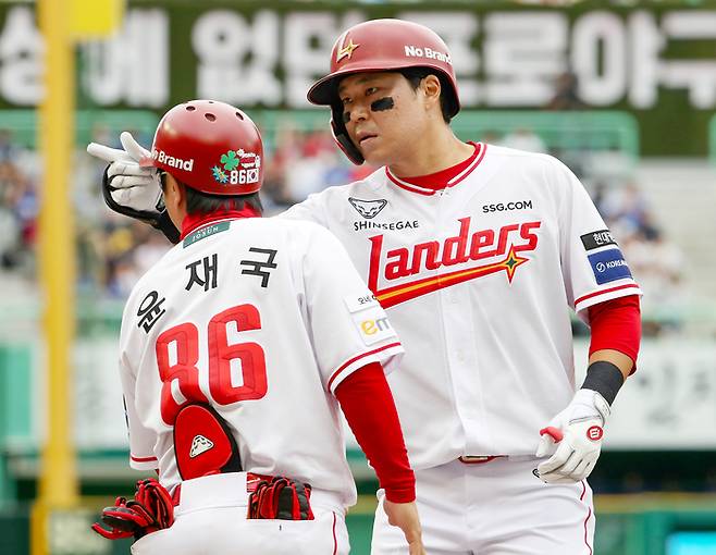 ‘팔을 왜 들이대나’ SSG 중심타선, 지금 상태로는 ‘치명타’만 계속 쌓일 뿐 [준PO]