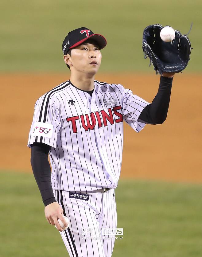 결국 116억 FA만 살아남았다…LG-두산 대형 트레이드 기대주 2명은 방출엔딩