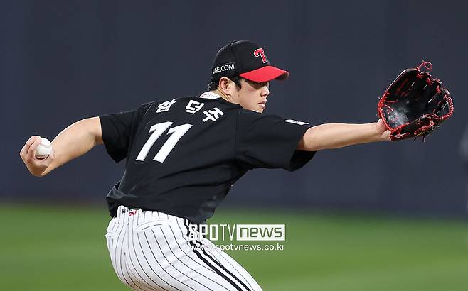 결국 116억 FA만 살아남았다…LG-두산 대형 트레이드 기대주 2명은 방출엔딩