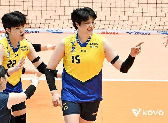 '5kg 감량' 왕조 에이스 이 악물었다...34세 트레이드 이적, 김희진 부활할까