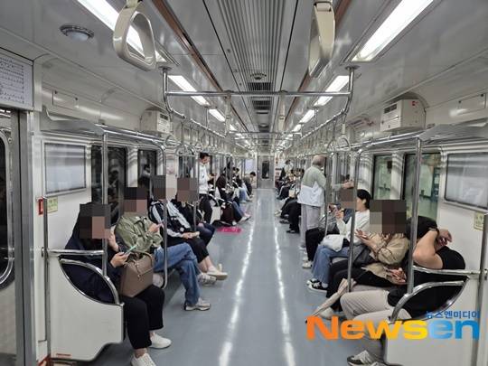 ‘상암 A매치 맞아?’ 파라과이전 흥행 적신호, 절반도 못 채운다?