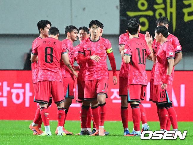 '손흥민·김민재·황인범' 빼고 다 바꿨다! '플랜B 스리백 유력' 홍명보호, 선발 8명 교체...파라과이전 명단 발표[오!쎈 서울]