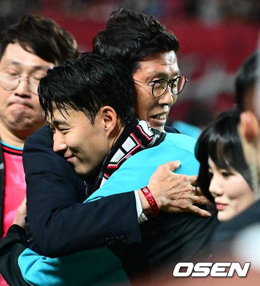 '63000명→23000명' 4만 석 넘게 텅텅...손흥민, '역대급 흥행 실패' 속 A매치 138경기 대기록 축하받았다[오!쎈 서울]