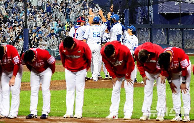 0% 확률 못 뒤집고 가을야구 퇴장…SSG, 그래도 희망을 품었다[준PO]