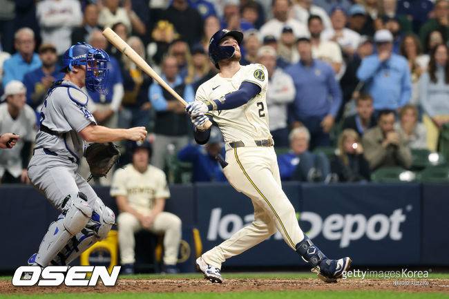 맞았으면 동점인데, 왜 피했나 비난…9회말 2사 만루 밀어내기 사구 피하고, 어이없는 헛스윙 삼진 엔딩