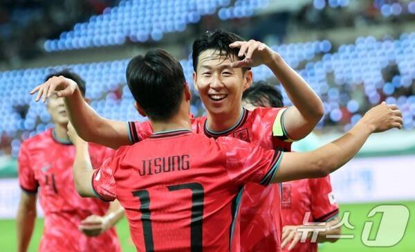 [현장목소리] 홍명보, 다 계획이 있었다 '반쪽짜리' 손흥민, 기용...