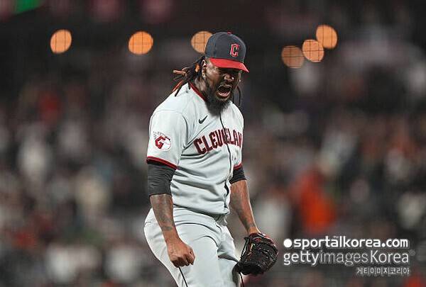 '대충격' 다저스 갈 뻔한 166km 마무리 '영구 제명' 임박, 조국에서도 쫓겨났다…