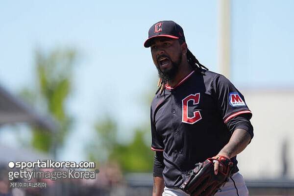 '대충격' 다저스 갈 뻔한 166km 마무리 '영구 제명' 임박, 조국에서도 쫓겨났다…