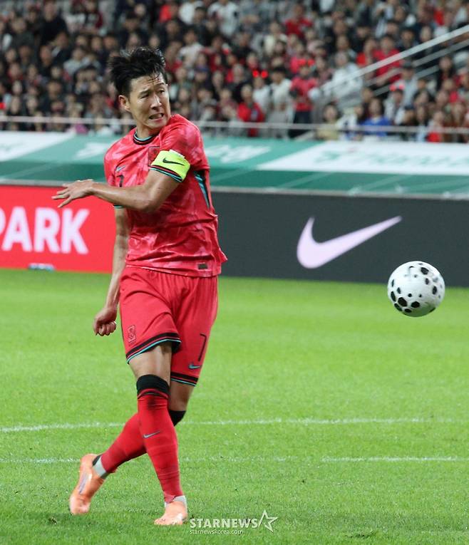 침묵 넘어 존재감 사라진 손흥민, 하프타임 '칼교체'에 최저 평점까지 [상암 현장]