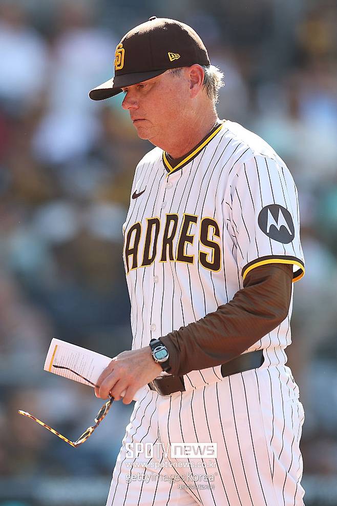 '연봉 28억 받는데' 충격의 사퇴 선언…