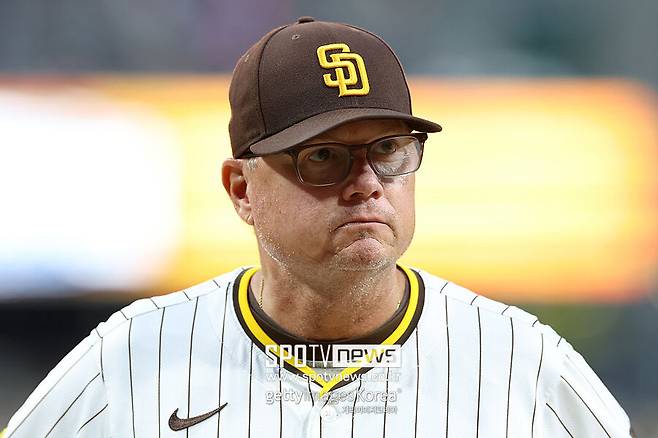 '연봉 28억 받는데' 충격의 사퇴 선언…