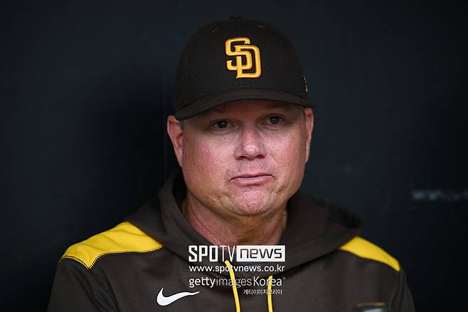 '연봉 28억 받는데' 충격의 사퇴 선언…