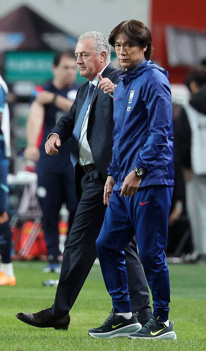 [SPO 현장] 홍명보에게 '따봉' 날리고 극찬까지...홍명보호 인정한 파라과이 알파로 감독