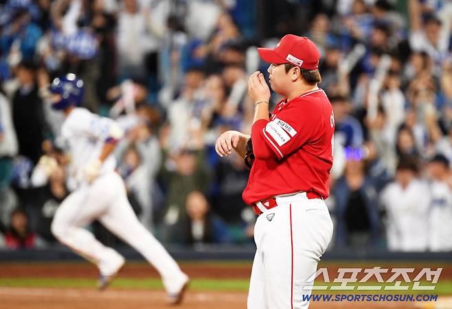 패전 투수의 퇴근길에 박수 갈채가 쏟아졌다, 대체 왜?[준PO 현장]