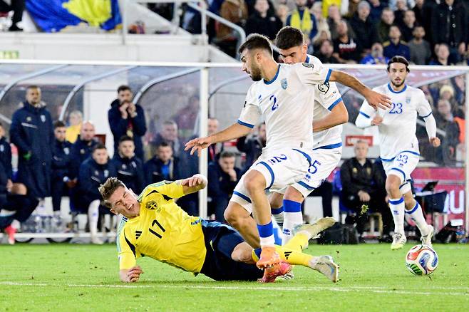 [오피셜]'클린스만은 양반이었다' 2300억 이삭을 동네선수로 만든 '덴마크 재앙', 이웃나라 축구 망치고 '전격 경질'
