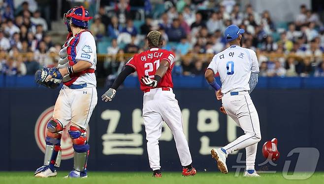 '이럴 수가' 클린업 트리오가 0안타라니...8회 무사 1·3루 밥상 엎은 SSG, 17년 만의 '준PO 업셋' 굴욕 못 피했다