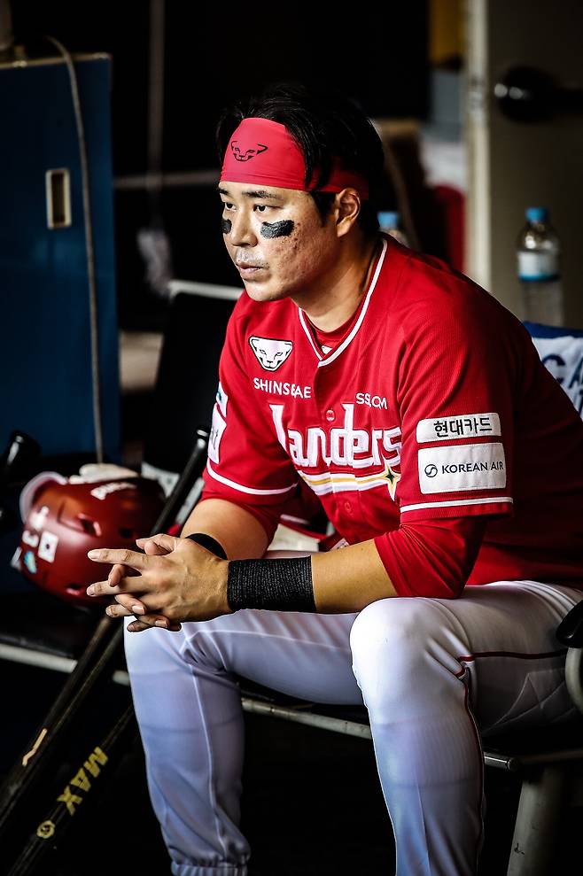 '이럴 수가' 클린업 트리오가 0안타라니...8회 무사 1·3루 밥상 엎은 SSG, 17년 만의 '준PO 업셋' 굴욕 못 피했다