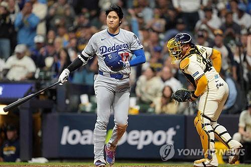 '야마모토 1실점 완투승' LAD, MIL에 5-1 승 '원정 2경기 싹쓸이' [NLCS2]