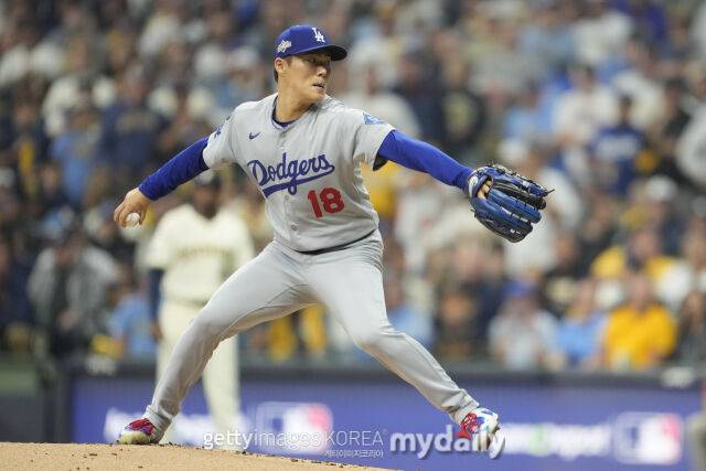 前 KIA 선수 소환한 '3213억' 최고 몸값의 철벽투…'日 선수 최초+21년+37년' 기록 잔치 벌였다