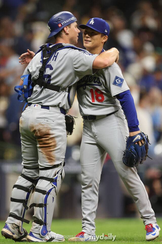 前 KIA 선수 소환한 '3213억' 최고 몸값의 철벽투…'日 선수 최초+21년+37년' 기록 잔치 벌였다