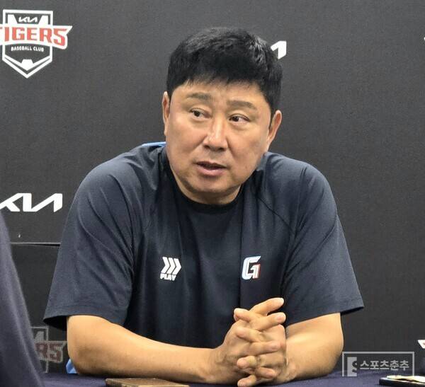 롯데에 딱 맞는 FA 대어는 박찬호? 서울팀·원소속팀 프리미엄 이기려면 큰 베팅 필요한데...과연 지갑 열까 [스춘 이슈분석]