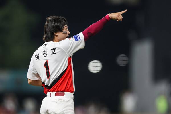 롯데에 딱 맞는 FA 대어는 박찬호? 서울팀·원소속팀 프리미엄 이기려면 큰 베팅 필요한데...과연 지갑 열까 [스춘 이슈분석]