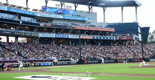 '1초 만에 10만-10만-10만' 한화-삼성 PO 대체 누가 직관하나, 5차전 표까지 순식간에 동났다