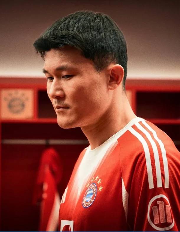 김민재 ‘300억 연봉 포기’ 韓 축구 충격 빠트릴 ‘대형 이적’ 터지나 “나폴리 출신 KIM, 이태리 명문 관심 받는 중”