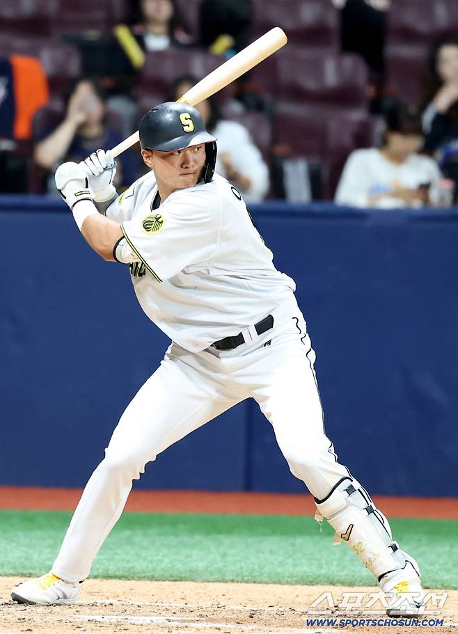 LG 더 무서워진다고?…문동주 155㎞ 직구를 홈런으로, '잠실 빅보이' 예고편 제대로 보여줬다