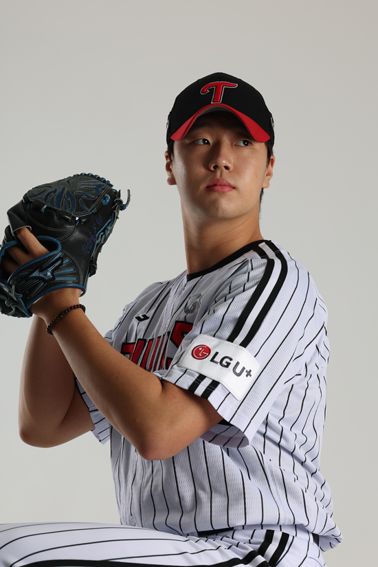 '초대박' 김영우보다 더 좋다? LG 청백전서 '깜짝 무기' 등장…'153km 패스트볼+142km 슬라이더' KS 불펜 핵 되나 [이천 현장]