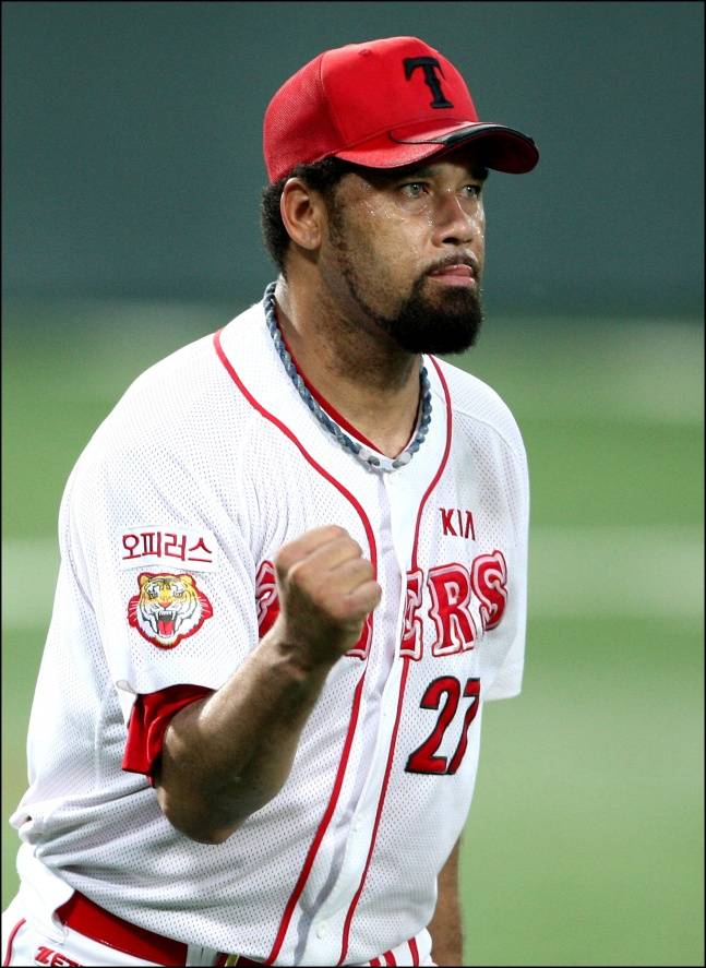 하늘로 떠난 전 KIA 외인, 4631억 日 투수 역투에 21년 만에 소환되다