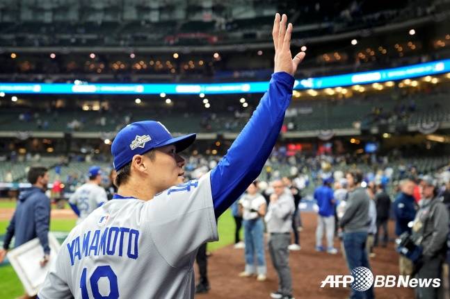 하늘로 떠난 전 KIA 외인, 4631억 日 투수 역투에 21년 만에 소환되다