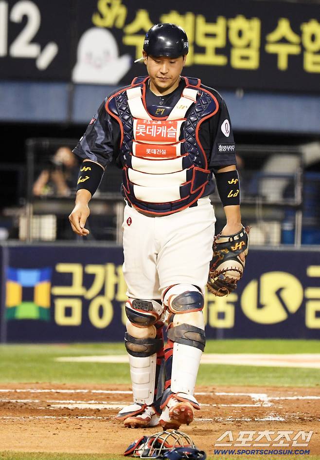 '쇄골 골절' 80억 포수 수난시대, 현재 상황은?