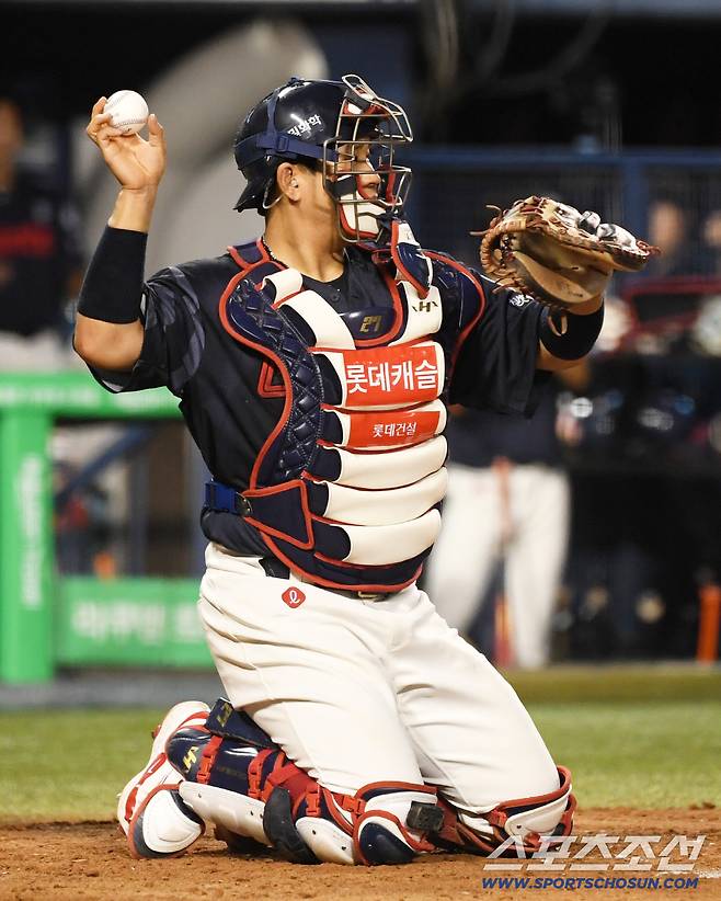 '쇄골 골절' 80억 포수 수난시대, 현재 상황은?