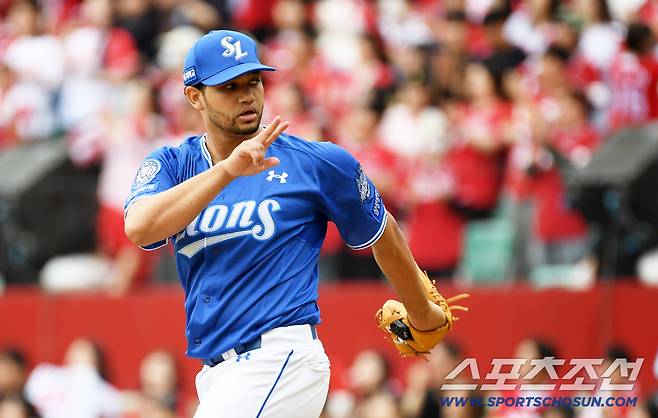 그렇게 잘던졌는데 왜? '괴물' 폰세와 1차전 맞대결, 어째서 최원태가 아닌가