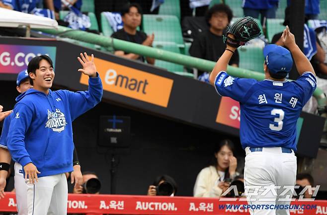 그렇게 잘던졌는데 왜? '괴물' 폰세와 1차전 맞대결, 어째서 최원태가 아닌가