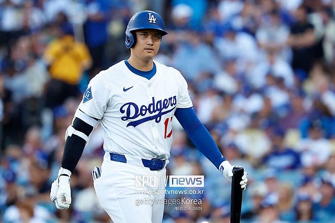 'PS 1할 타율' 오타니 결국 '안 하던 일'까지, 루틴 버리고 다저스타디움에서 3년 만에…