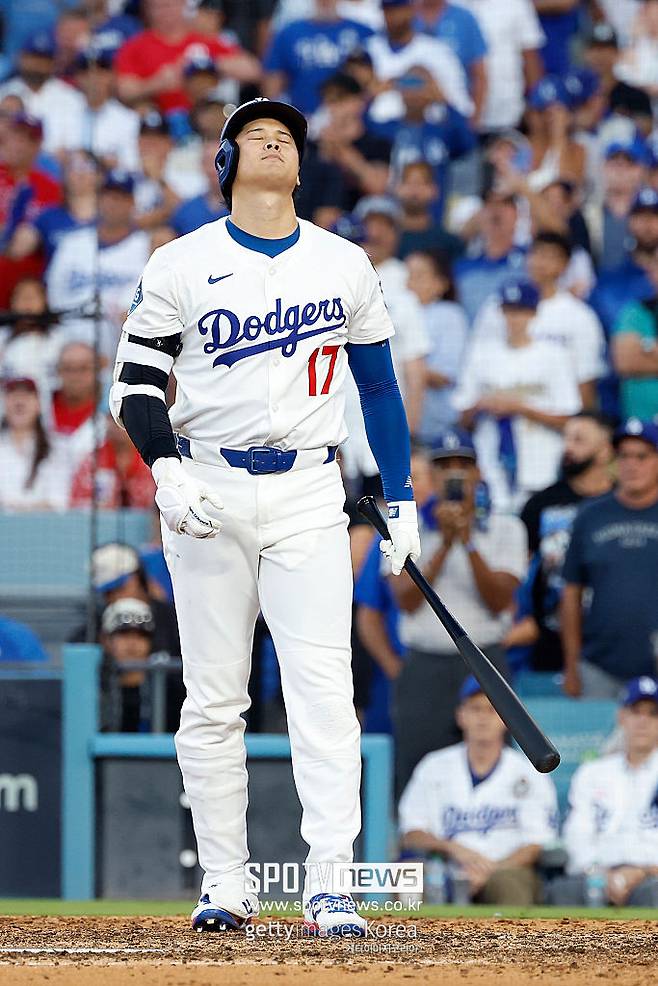 'PS 1할 타율' 오타니 결국 '안 하던 일'까지, 루틴 버리고 다저스타디움에서 3년 만에…