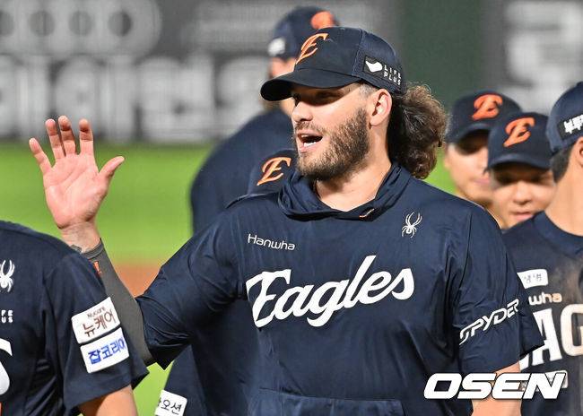 LG는 플레이오프 어떻게 예상할까, 염갈량 “삼성 무리하지 않았다. 5차전까지 가능할 것 같다”