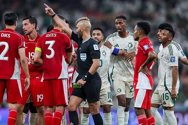 클라위버르트, 인도네시아 지휘봉 내려놓다···계약 종료 합의, 신태용 감독 재부임?[공식]