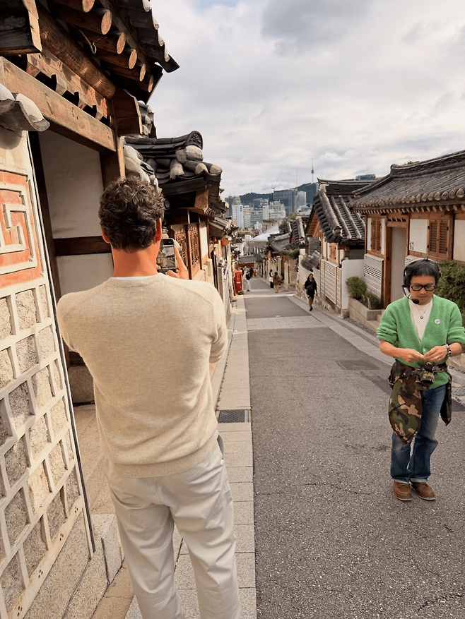 [김종석의 그라운드] 김밥 마는 테니스 황제 페더러. 한국에서 K-컬처에 빠진다