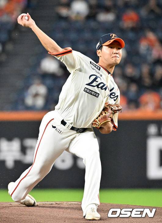 '78억 엄상백 합류-72억 안치홍 제외' 한화 PO 엔트리...'김영웅 부상' 삼성, 내야수 양우현 포함 [PO]