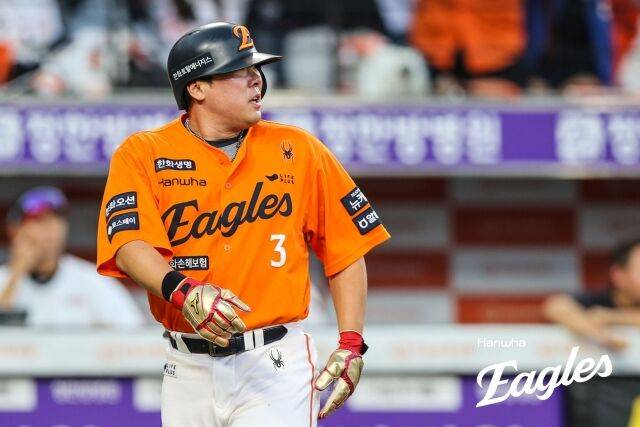 [오피셜] 72억 FA 안치홍 끝내 가을야구 불발, 임창민도 OUT... 삼성-한화 PO 엔트리 발표