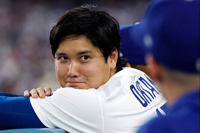 '커쇼·로하스도 놀랐다' 가을 침묵 오타니, 프리 배팅에서 150m 특대 홈런 폭발 '쇼타임'