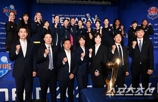 '김연경 은퇴' 흥국생명 자존심 상하네, '기업은행·도로공사' 2강 체제 예고…