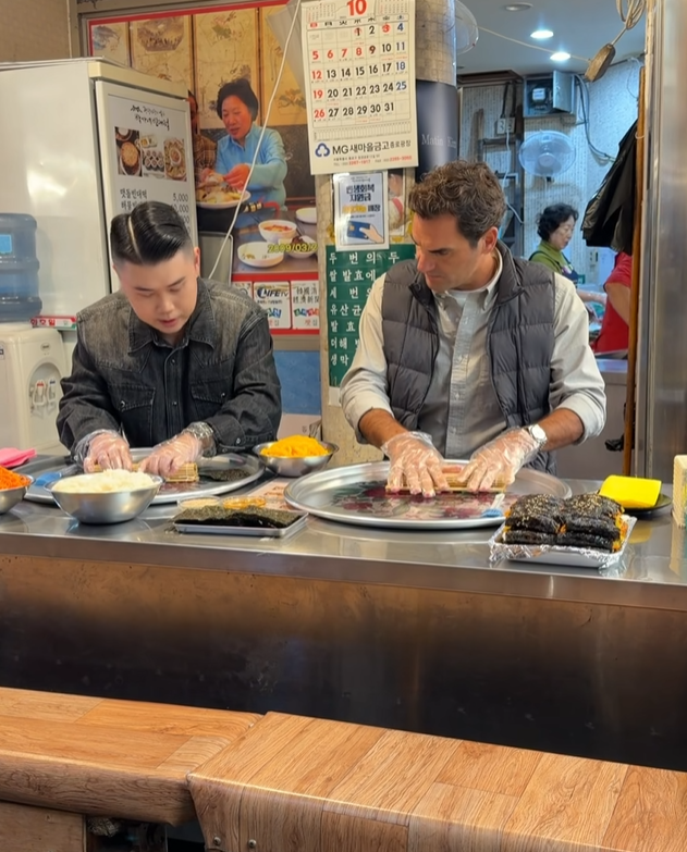 [김종석의 그라운드] 김밥 마는 테니스 황제 페더러. 한국에서 K-컬처에 빠지다