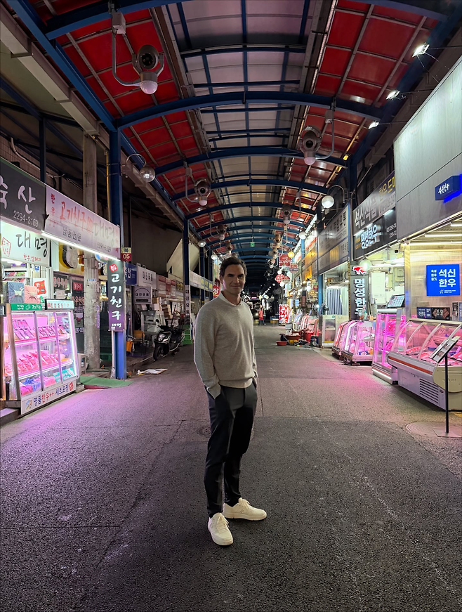 [김종석의 그라운드] 김밥 마는 테니스 황제 페더러. 한국에서 K-컬처에 빠지다