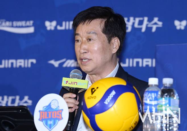 7표 중 5표나 던져졌다...올 시즌 정규 1위 예상팀은 'IBK기업은행' [V미디어데이]