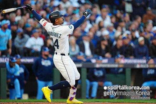 '믿기 힘든 대참사' MLB 역사상 이런 경기는 없었다...시애틀, 18피안타·13실점·5피홈런·4이닝 연속 홈런 '총체적 난국'